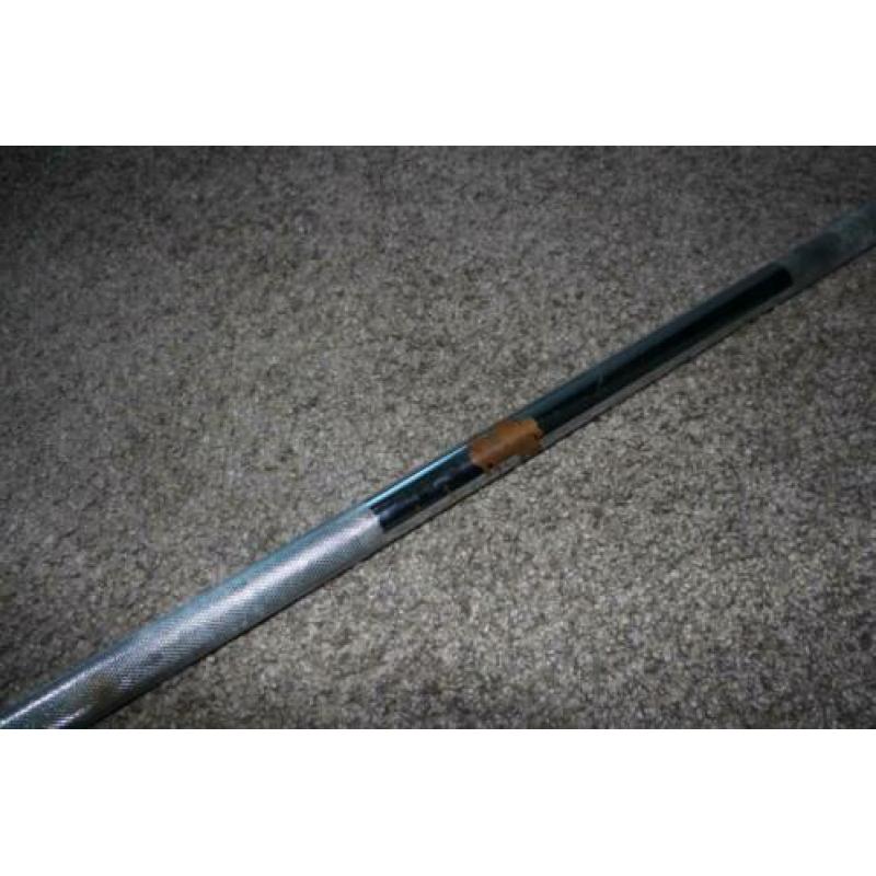 Halterstang 145 cm (schroefsluiting) met schijven (57,5 kg)