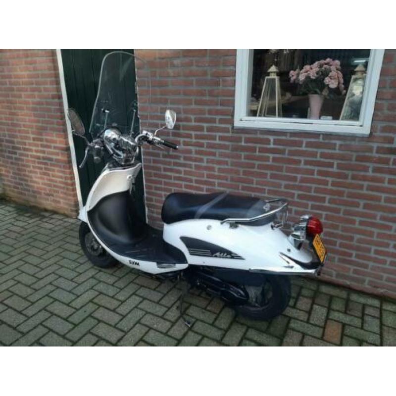 Nette Sym allo 2014 scooter geel kenteken