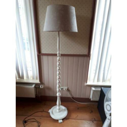 Lamp wit brocante