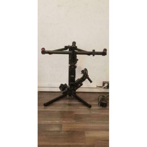 Dji Ronin (Geen M de eerste grote Ronin)