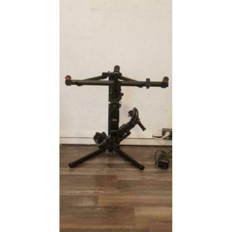 Dji Ronin (Geen M de eerste grote Ronin)