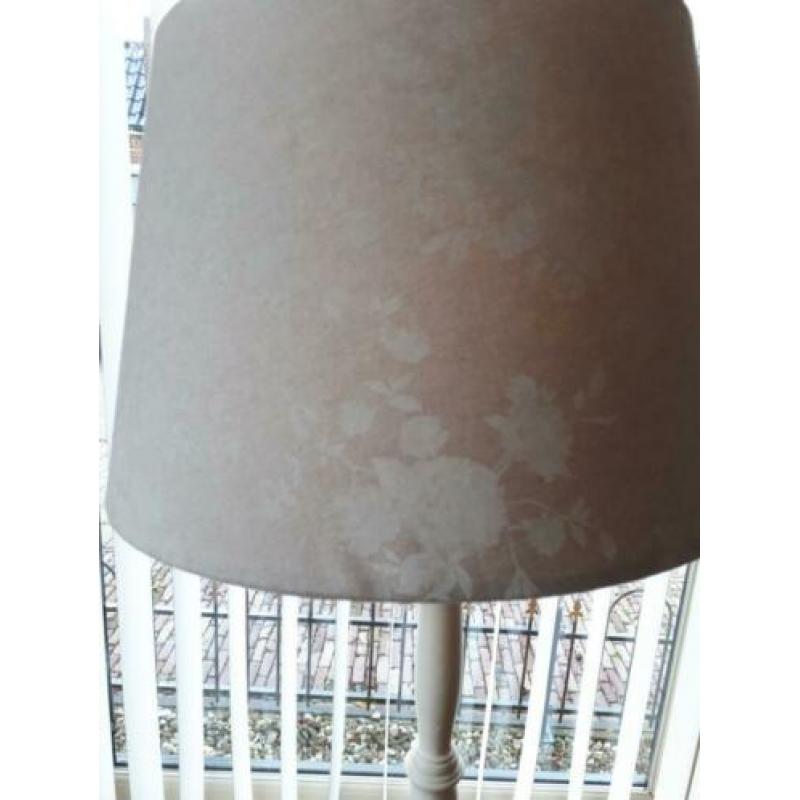 Lamp wit brocante