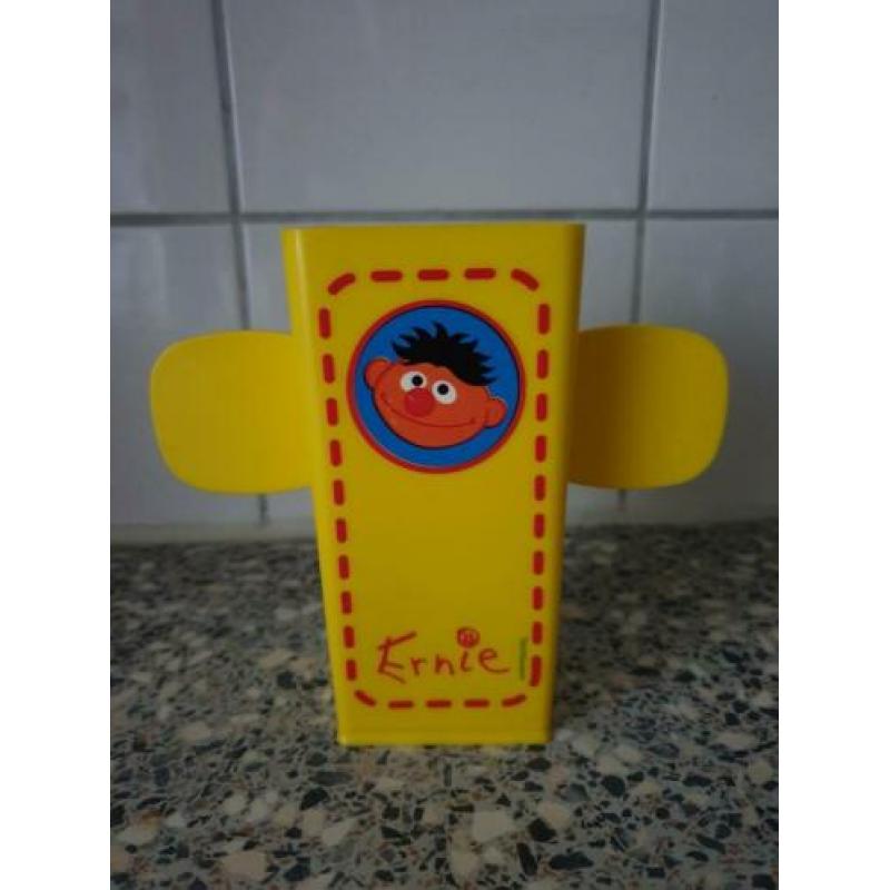 ERNIE Sesamstraat pakjes / drinkpakje houder