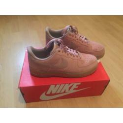 Nike Air Force suède roze