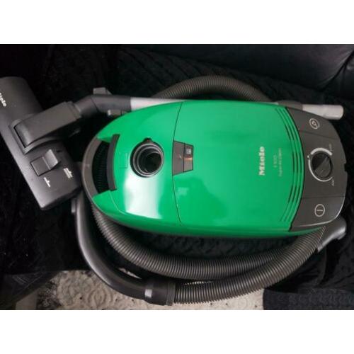 Nette stofzuiger van Miele werkt prima Vermogen 1700w