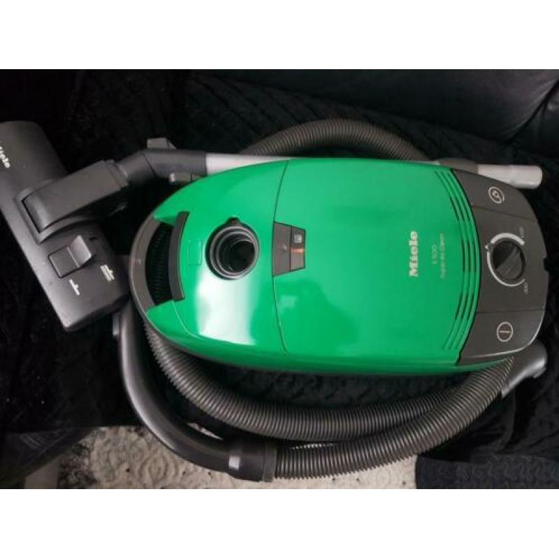Nette stofzuiger van Miele werkt prima Vermogen 1700w