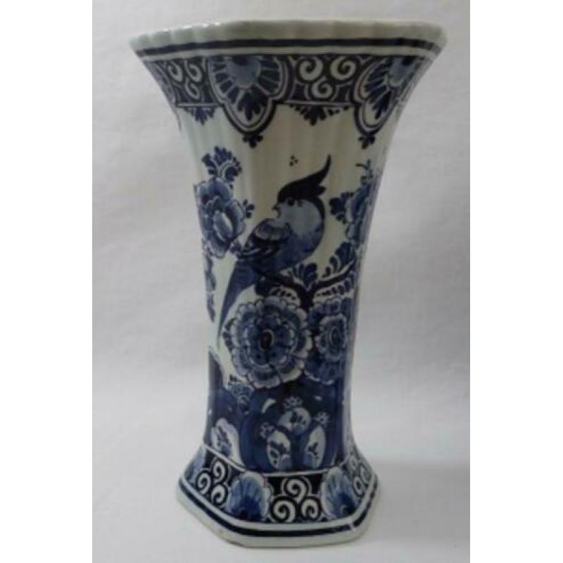 Delfts blauw Kaststel -met valkparkieten-Velsen keramiek