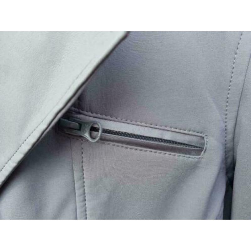 NIEUW Grijs softshell wedstrijdjasje, maat XS-S / 34-36