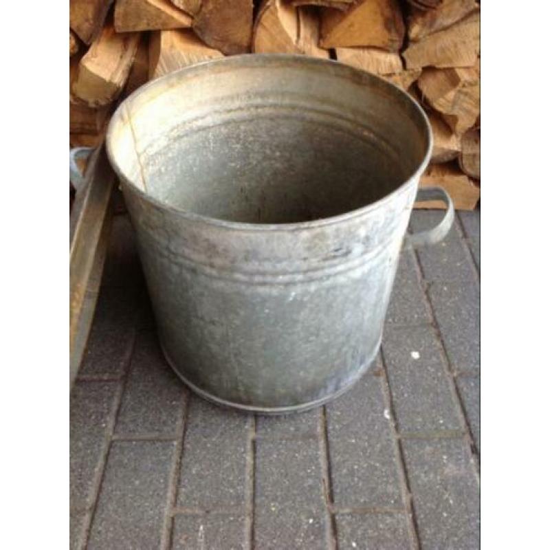 Oude zinken weckpan.