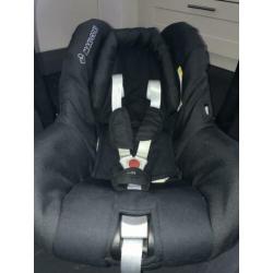 Maxi Cosi Citi (zwart) incl. verkleiner en zonnescherm