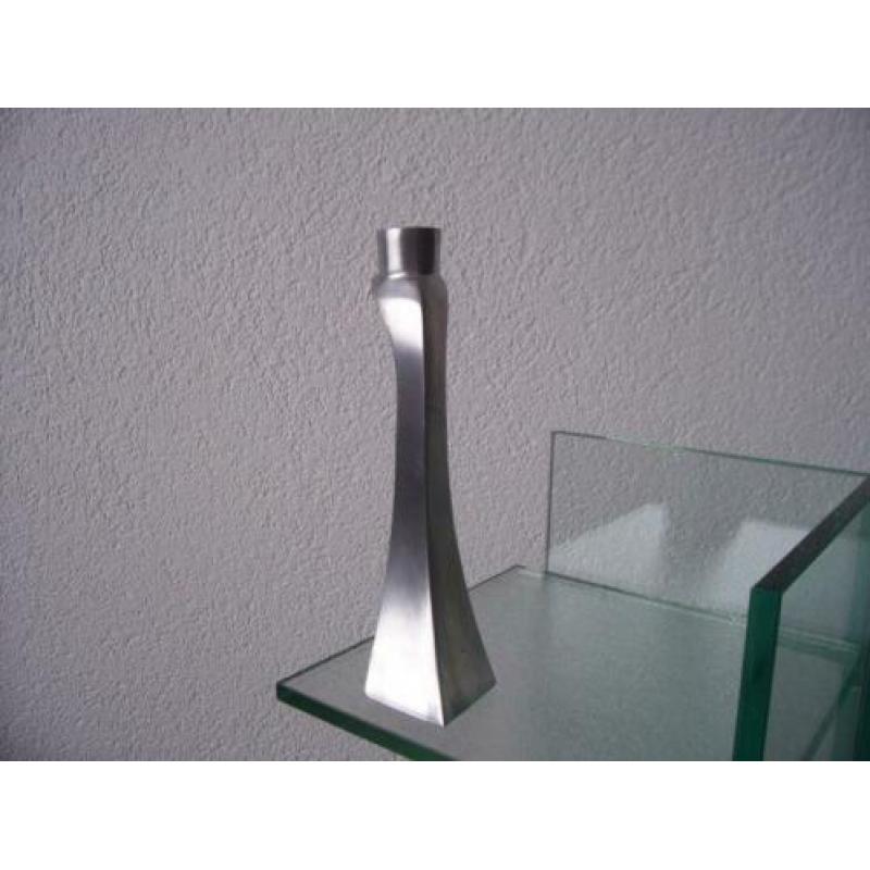 RVS kaarsenstandaard 21 cm hoog. Raffida design