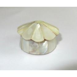 Vintage pillendoosje ingelegd met natuurlijke met parelmoer