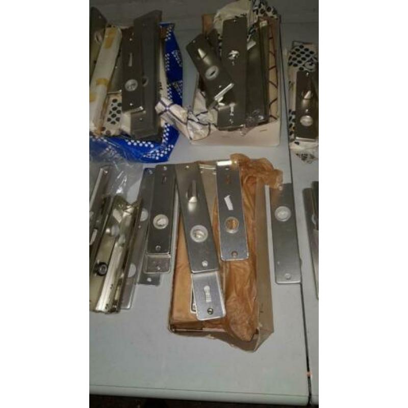 partij nieuw deurbeslag 180 sets en stuks