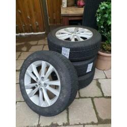 Nissan Juke aluminium 16 inch velgen met winterbanden