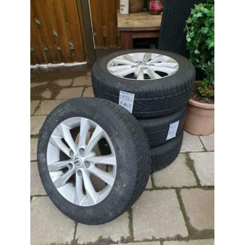 Nissan Juke aluminium 16 inch velgen met winterbanden