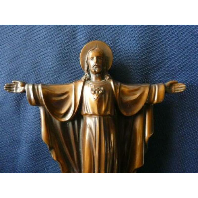 Oud koperen beeld van Jezus Christus