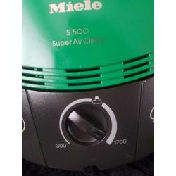 Nette stofzuiger van Miele werkt prima Vermogen 1700w