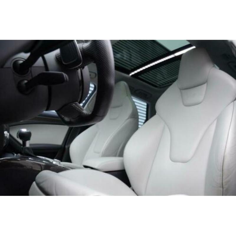 Audi A4 Avant 4.2 FSI RS4 quattro Panoramadak B & O Sound Le
