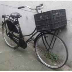 Mooi meisjes fiets 28 inch met slot en krat!