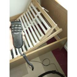 Bed electrische verstelbare rug en benen