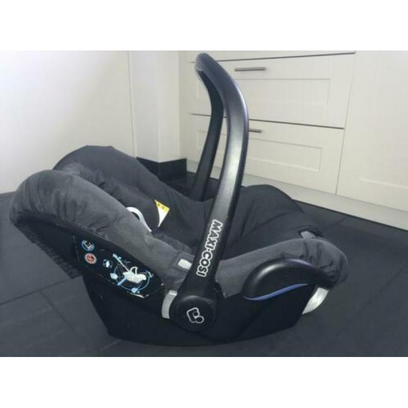 Maxi Cosi Citi (zwart) incl. verkleiner en zonnescherm