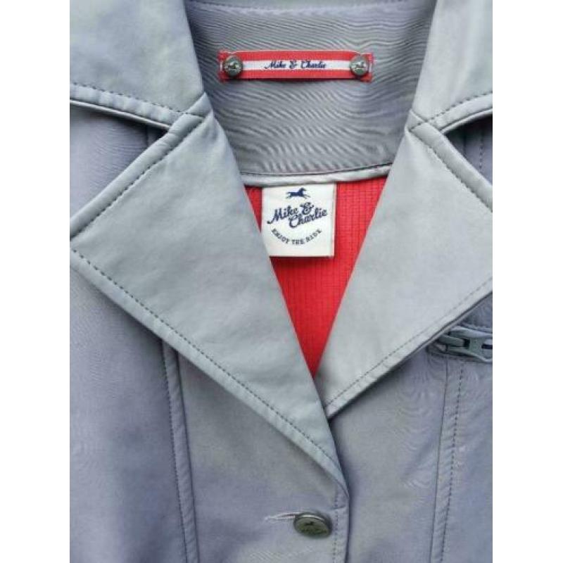NIEUW Grijs softshell wedstrijdjasje, maat XS-S / 34-36