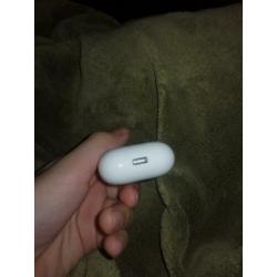 Airpods 2 with wireless charing case