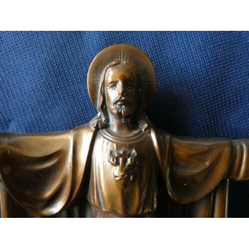 Oud koperen beeld van Jezus Christus