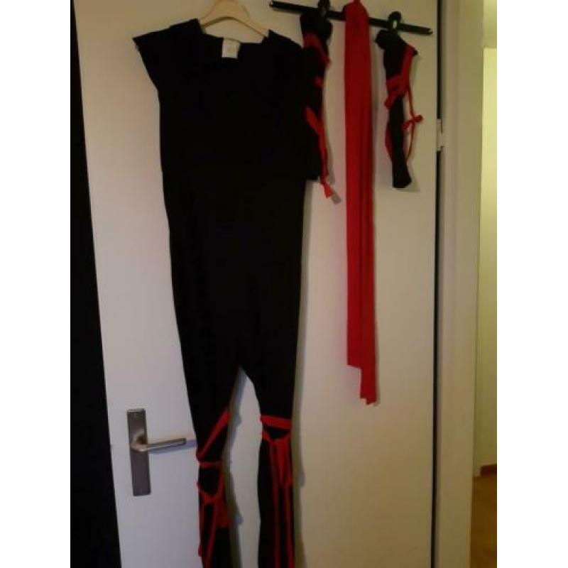 Een 1x gedragen Ninja dames carnavalspak, Maat 36/38.