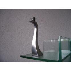RVS kaarsenstandaard 21 cm hoog. Raffida design