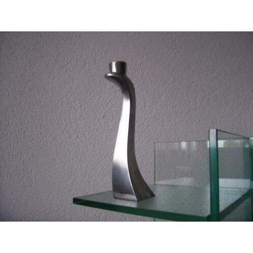 RVS kaarsenstandaard 21 cm hoog. Raffida design