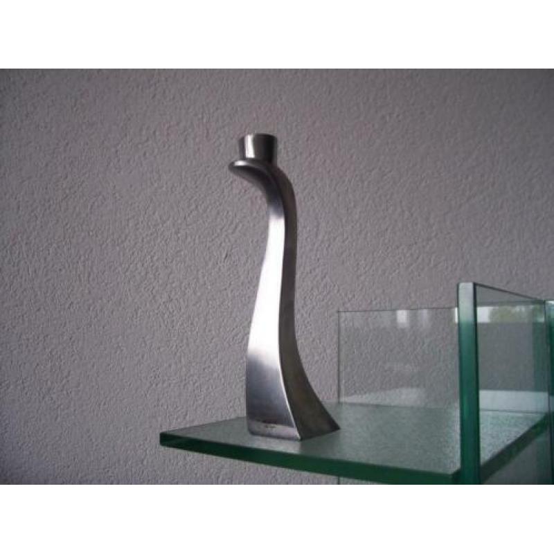 RVS kaarsenstandaard 21 cm hoog. Raffida design