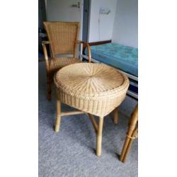 Rotan stoelen met tafel