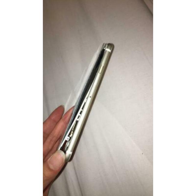 Iphone 6 gold (defect) hij doet het niet
