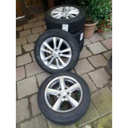 Nissan Juke aluminium 16 inch velgen met winterbanden