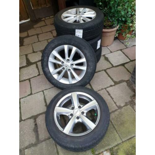 Nissan Juke aluminium 16 inch velgen met winterbanden