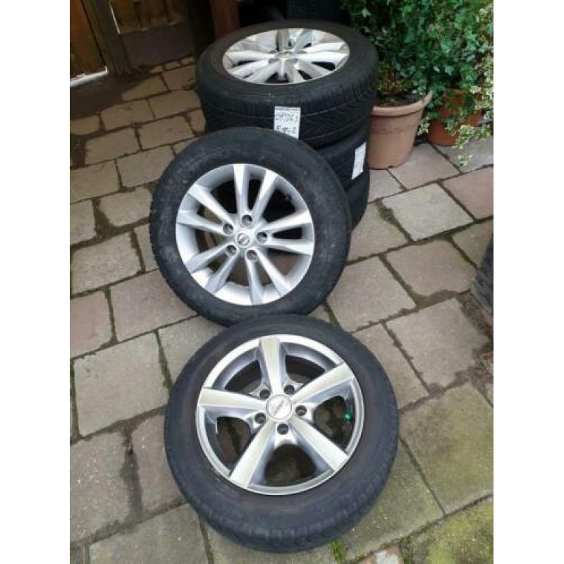 Nissan Juke aluminium 16 inch velgen met winterbanden