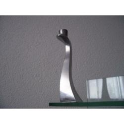 RVS kaarsenstandaard 21 cm hoog. Raffida design
