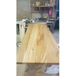 Massieve beukenhouten tafel met X poten