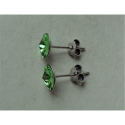 Zilveren oorbellen / stekers: groene Swarovski kristal