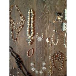 Veel sieraden van alles wat alles in 1 koop