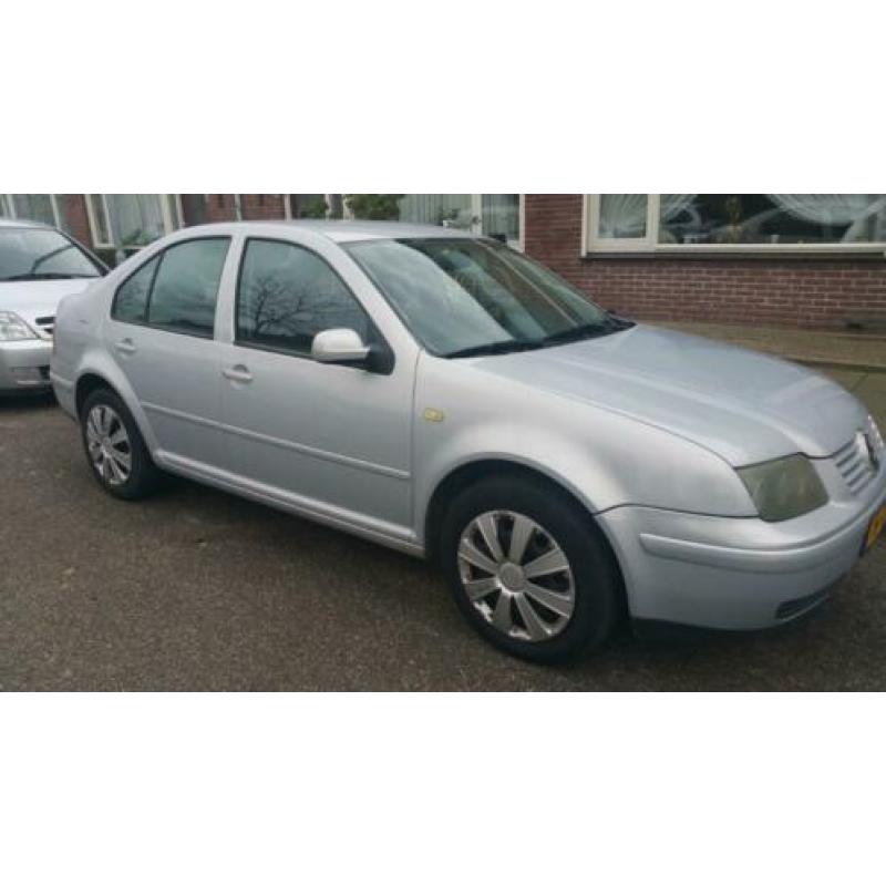 Volkswagen Bora 1.6 74KW 1999 Grijs