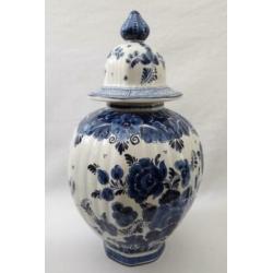 Delfts blauw Kaststel -met valkparkieten-Velsen keramiek