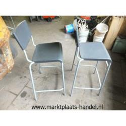 2 barkrukken, staal met kunststof 62 cm zithoogte (a32)15