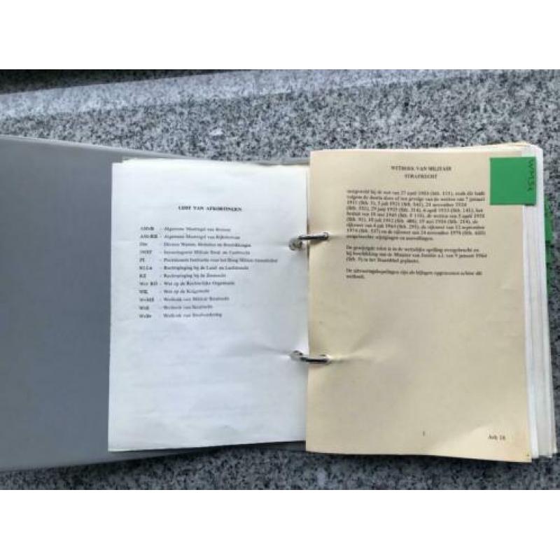 Wetten en besluiten betreffende het Militaire straf – en
