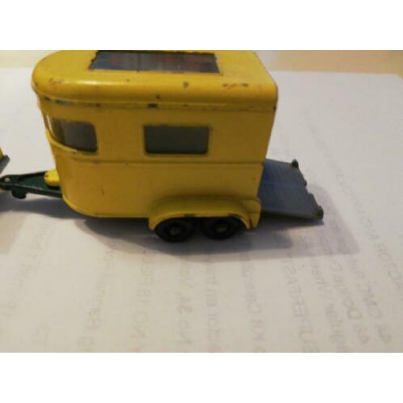 Matchbox 18 Field car met 43c pony trailer