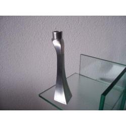 RVS kaarsenstandaard 21 cm hoog. Raffida design