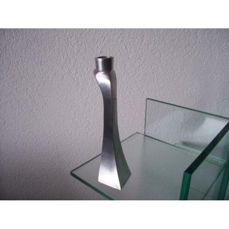 RVS kaarsenstandaard 21 cm hoog. Raffida design