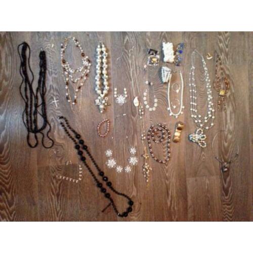 Veel sieraden van alles wat alles in 1 koop