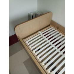 Bed electrische verstelbare rug en benen